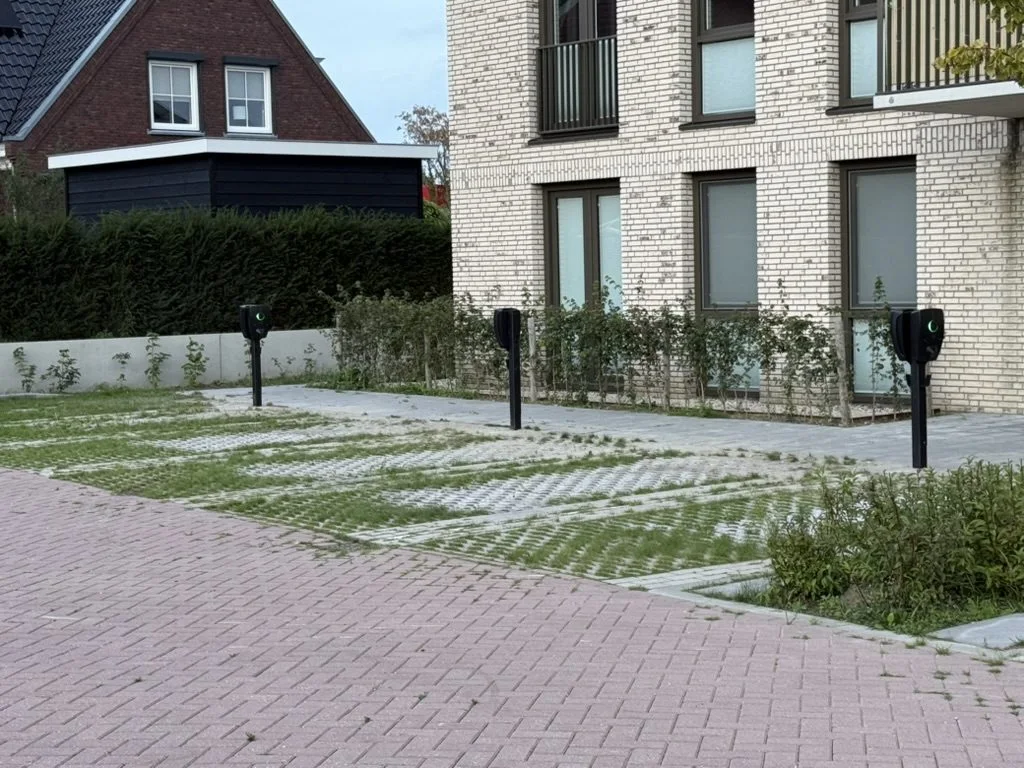 Overzicht van het gerealiseerde VvE-laadproject in Puttershoek