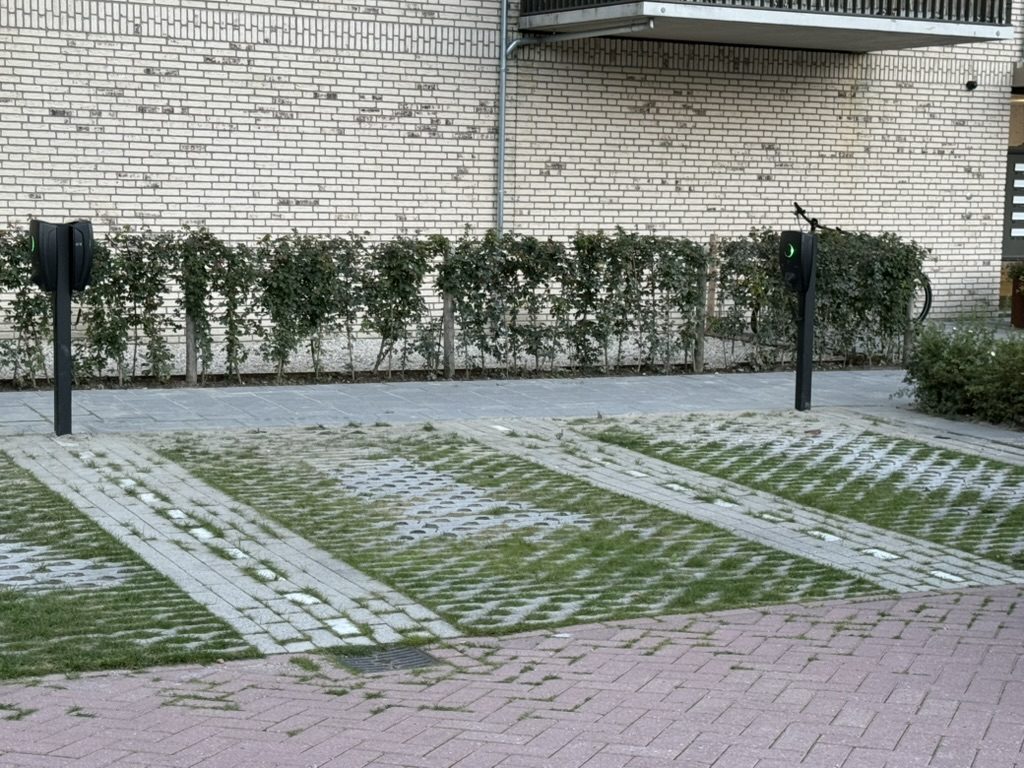 Twee laadpunten bij appartementencomplex in Puttershoek