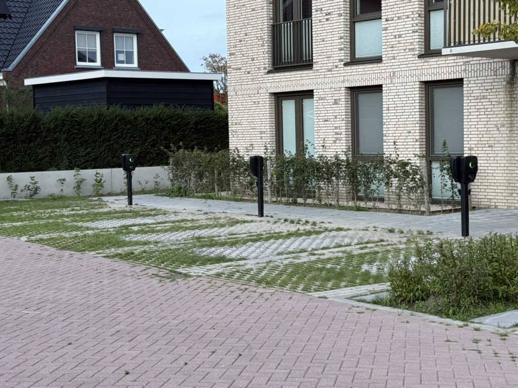 Overzicht van VvE laadproject in Puttershoek met geplaatste laders